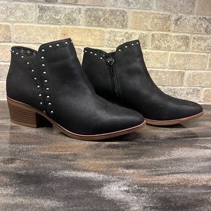 Mia Brand size 8 smooth brushed leather